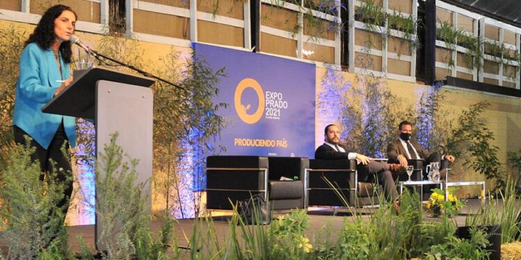 Gobierno afirma que tratado de libre comercio con China abrirá nuevas oportunidades de exportación al sector lácteo