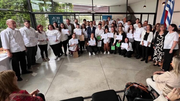 Más de 50 alumnos alcanzan graduación en carreras de hotelería y gastronomía 22 Más de 50 alumnos alcanzan graduación en carreras de hotelería y gastronomía