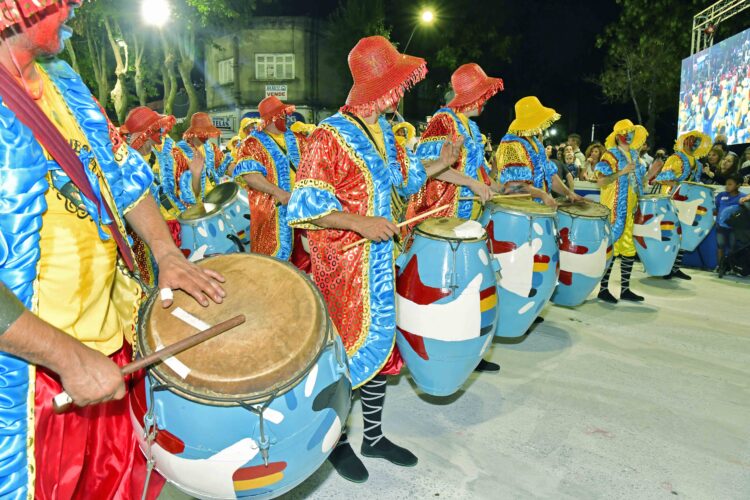 El candombe se viste de fiesta en Colonia