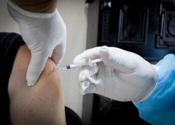 Variante JN.1 de la covid ya circula en Uruguay mientras se amplían refuerzos de la vacuna