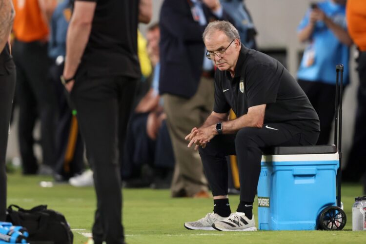 El amargo aviso de Marcelo Bielsa: "El fútbol está en un proceso descendente" 22 El amargo aviso de Marcelo Bielsa: «El fútbol está en un proceso descendente»