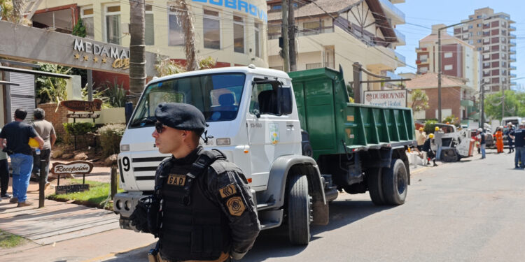 Hallado muerto un hombre entre los escombros del edificio desplomado en Argentina