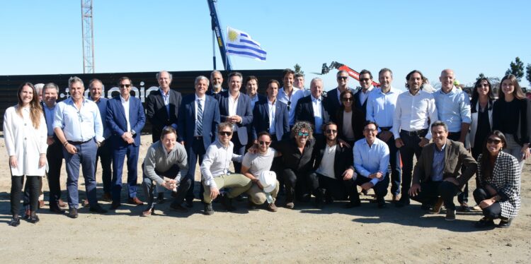 El presidente Lacalle Pou supervisa las obras del proyecto +Colonia junto al intendente Moreira