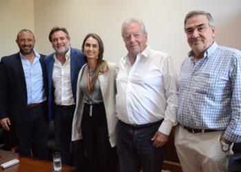 Intendente recibió a Carolina Jacobian ganadora del premio de La Gala de Infonegocios 2024