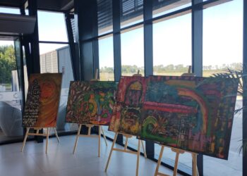 El Aeropuerto de Carmelo celebra el arte con la obra de Gabriel Freire