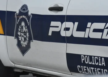 Un hombre muere atropellado por una moto tras bajarse de su vehículo en Nueva Helvecia