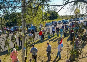 Vecinos de Gualeguaychú renovaron su protesta contra UPM en Fray Bentos