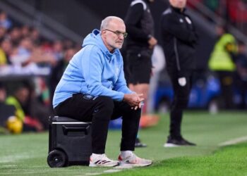 Hinchas piden que Bielsa no se siente en la heladerita contra Venezuela