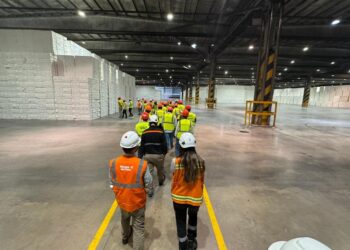 Autoridades departamentales visitaron el complejo industrial de Montes del Plata