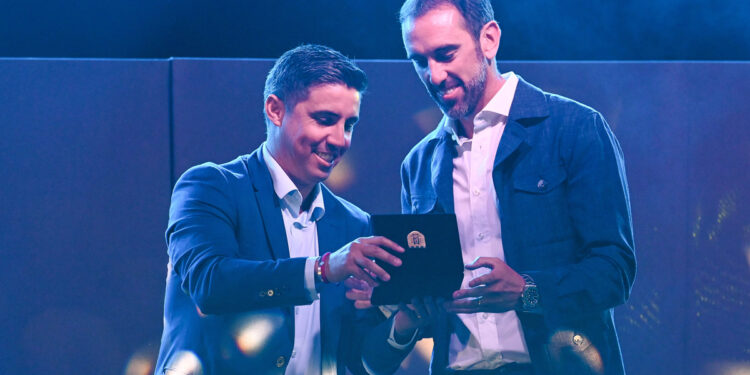 Forlán, Godín y Lugano son reconocidos como Leyendas Celestes