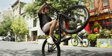 Wheelie: por qué es una de las piruetas más riesgosas