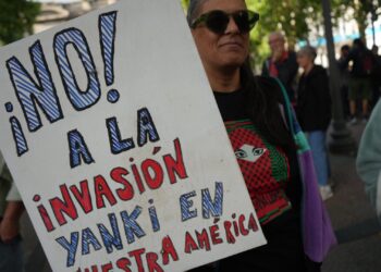 Manifestantes protestan en Montevideo contra el «ataque imperialista» a Venezuela