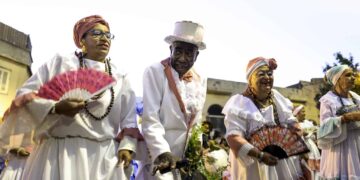 La noche en que el tambor vuelve a caminar: Carmelo celebra a San Baltasar