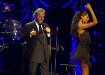 Julio Iglesias, denunciado por agresión sexual por exempleadas de sus mansiones caribeñas