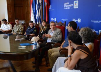 Emergencias en Colonia: preocupación por la sequía, reacciones cutáneas en el Río Uruguay e incendios forestales