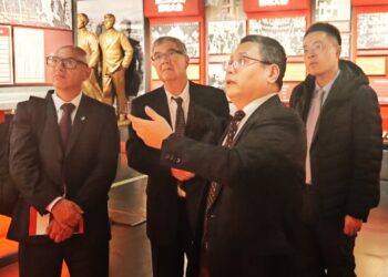 El traje como signo: cuando la vestimenta sindical dice otra cosa