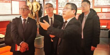 El traje como signo: cuando la vestimenta sindical dice otra cosa