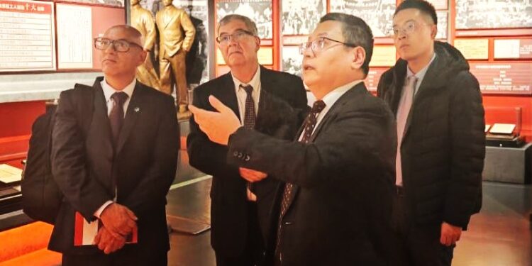 El traje como signo: cuando la vestimenta sindical dice otra cosa