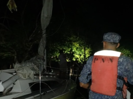 Prefectura asistió a velero averiado durante navegación entre Carmelo y Colonia
