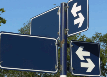 Carmelo evalúa renovar toda su señalética urbana con carteles financiados por publicidad