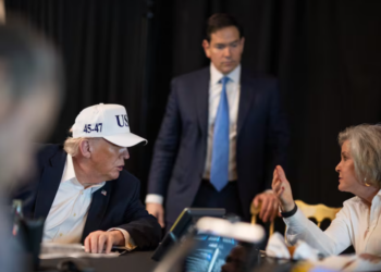 Trump afirma que Jameneí murió en ataques de Israel y EE UU contra Irán, mientras Teherán responde con bombardeos en la región