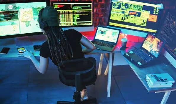 Condenan a mujer por fraudes informáticos con falsas ofertas de empleo