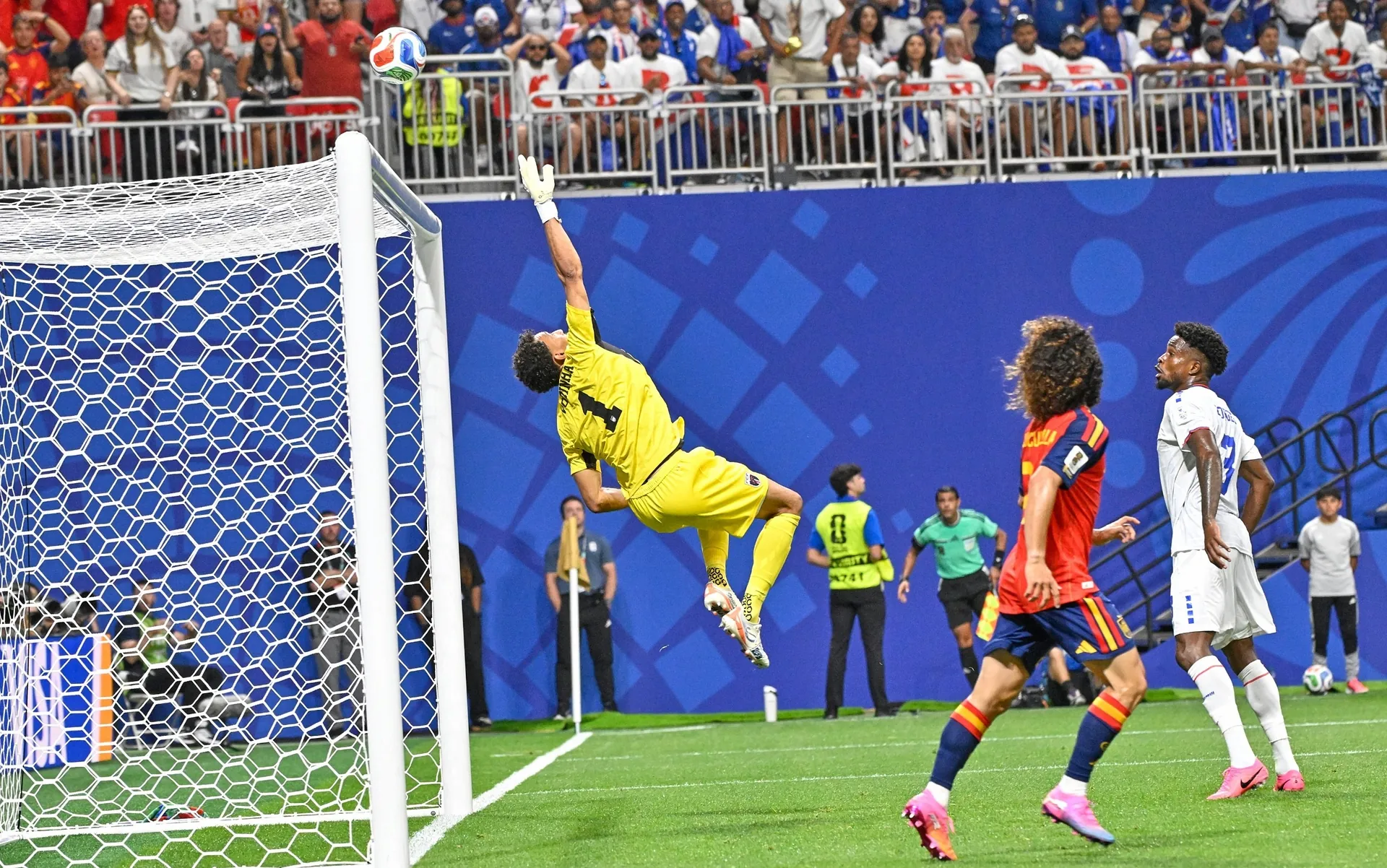 España no pudo quebrar a Cabo Verde y debutó con un empate sin goles