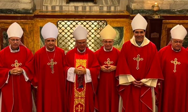 El obispo Pedro Wolcan presidió en Roma la celebración de los obispos uruguayos ante la tumba de san Pablo