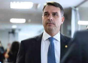 Flávio Bolsonaro pasó por Argentina rumbo a Ecuador