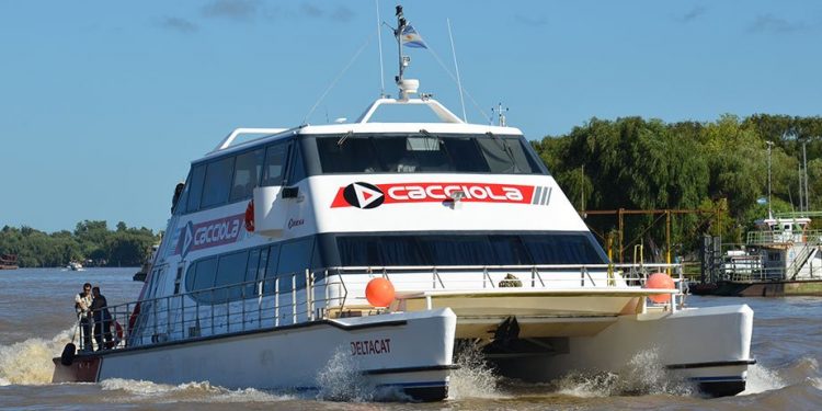Cruce  de cartas entre Centro Comercial y Cacciola