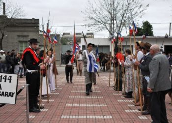 Acto y desfile del 25 de agosto