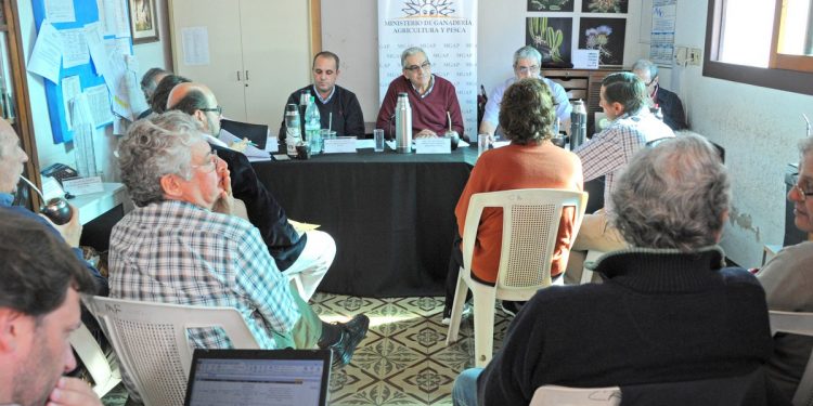 Ministro (i) de Ganadería Enzo Benech: » La lechería tiene un buen futuro en Uruguay»